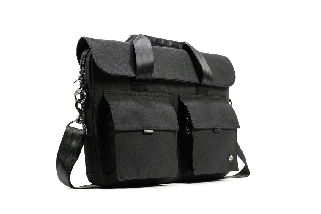 Sac messager PKG Richmond 10L avec rabat magnétique et compartiments pour ordinateur portable.