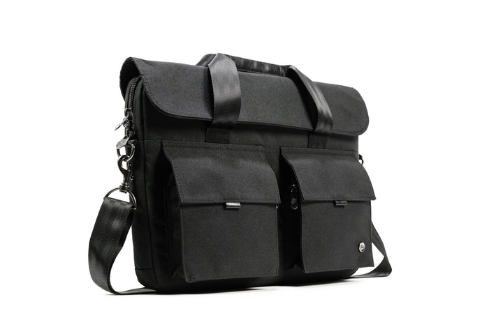 Sac messager PKG Richmond 10L avec rabat magnétique et compartiments pour ordinateur portable.