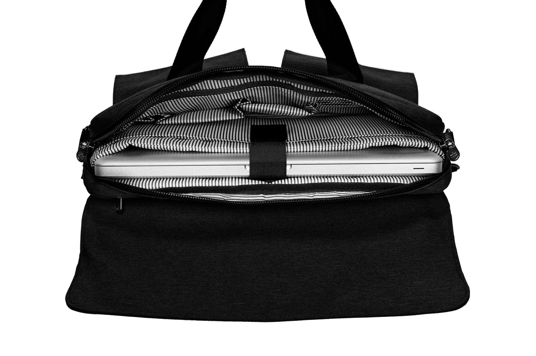 Vue intérieure du messager PKG Richmond 10L avec ordinateur portable 16" et organisation des essentiels.