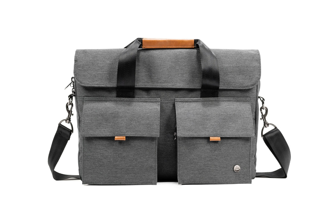 Sac Messager PKG Richmond 10L en gris avec poches avant et bandoulière réglable.