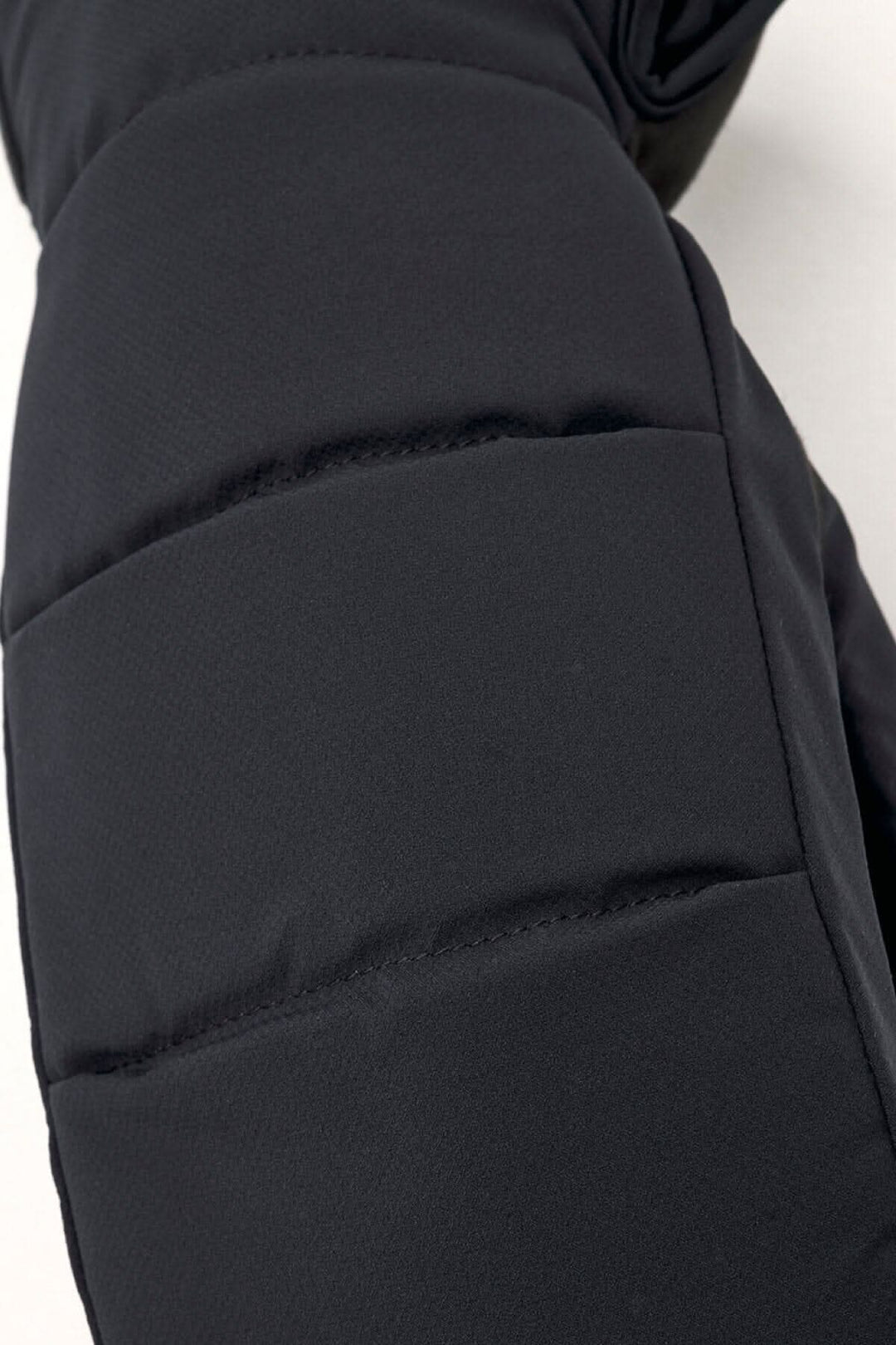 Mitaine technique Arc en tissu polyamide, légère et chaude, parfaite pour l'hiver et les activités de plein air.