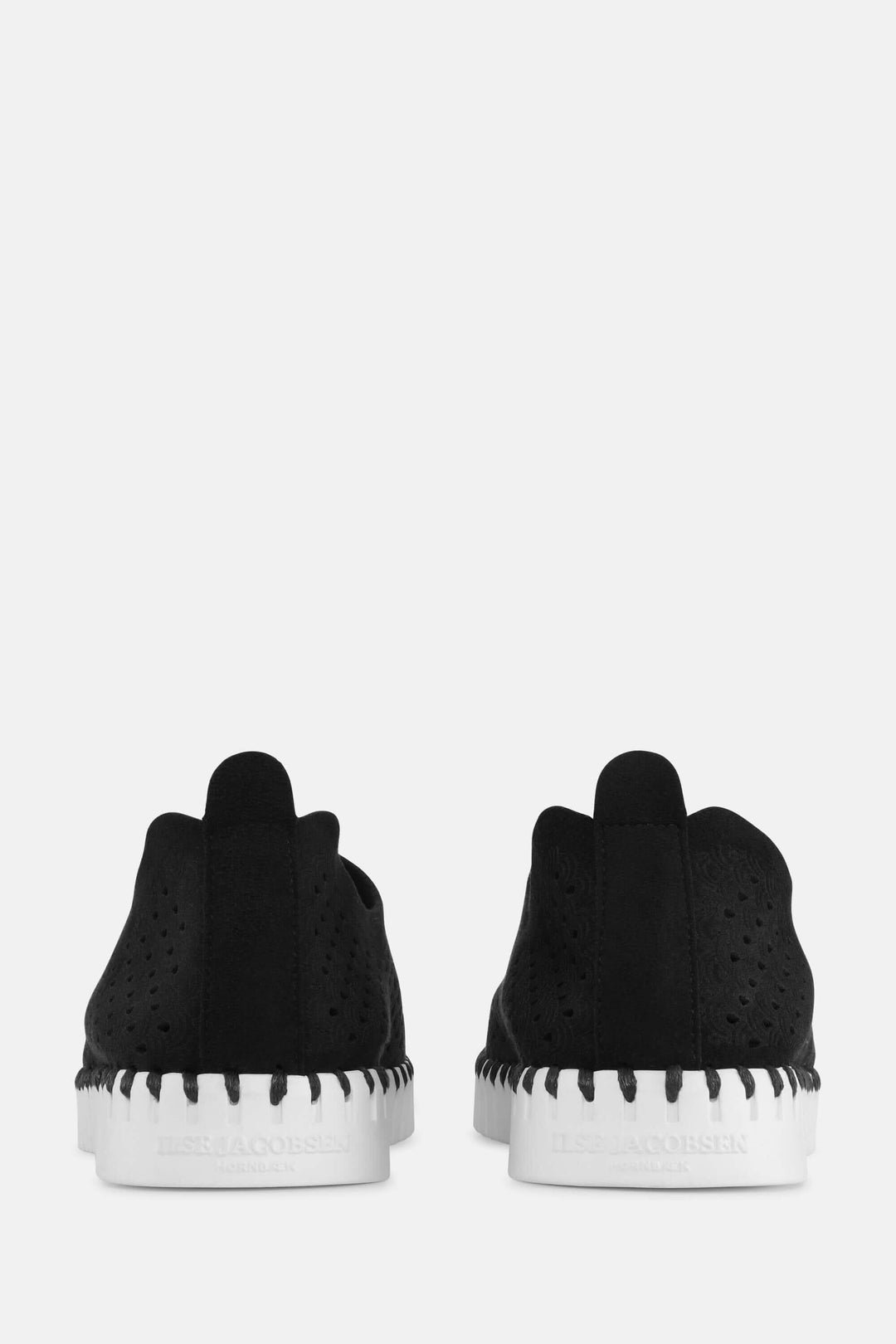 Arrière des mocassins tulipe noirs Ilse Jacobsen avec semelle extérieure blanche.