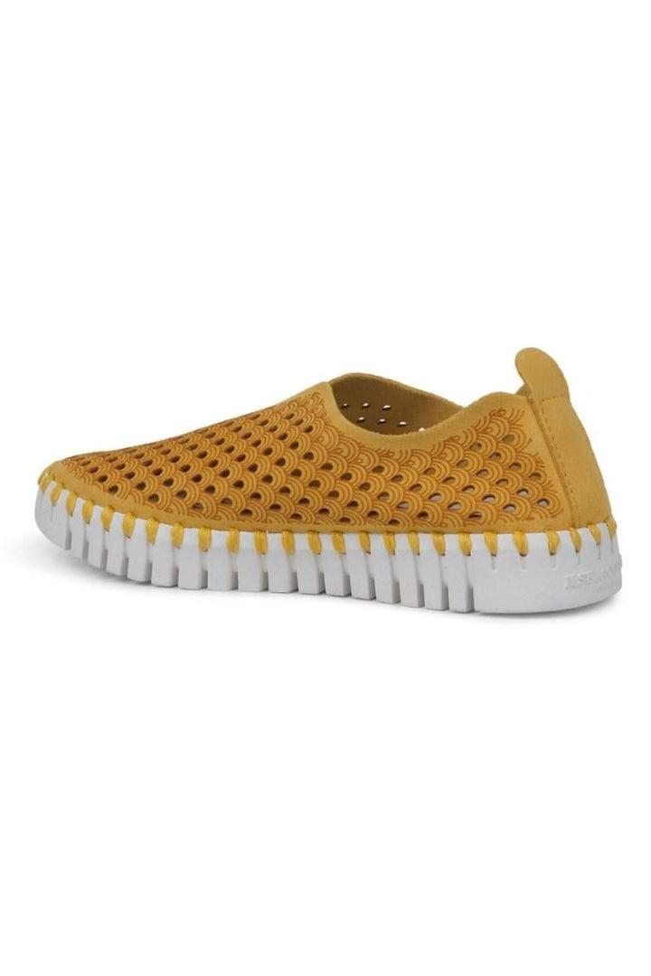 Mocassin Tulip139 en microfibre recyclée, jaune avec motif découpé au laser, semelle blanche confortable.