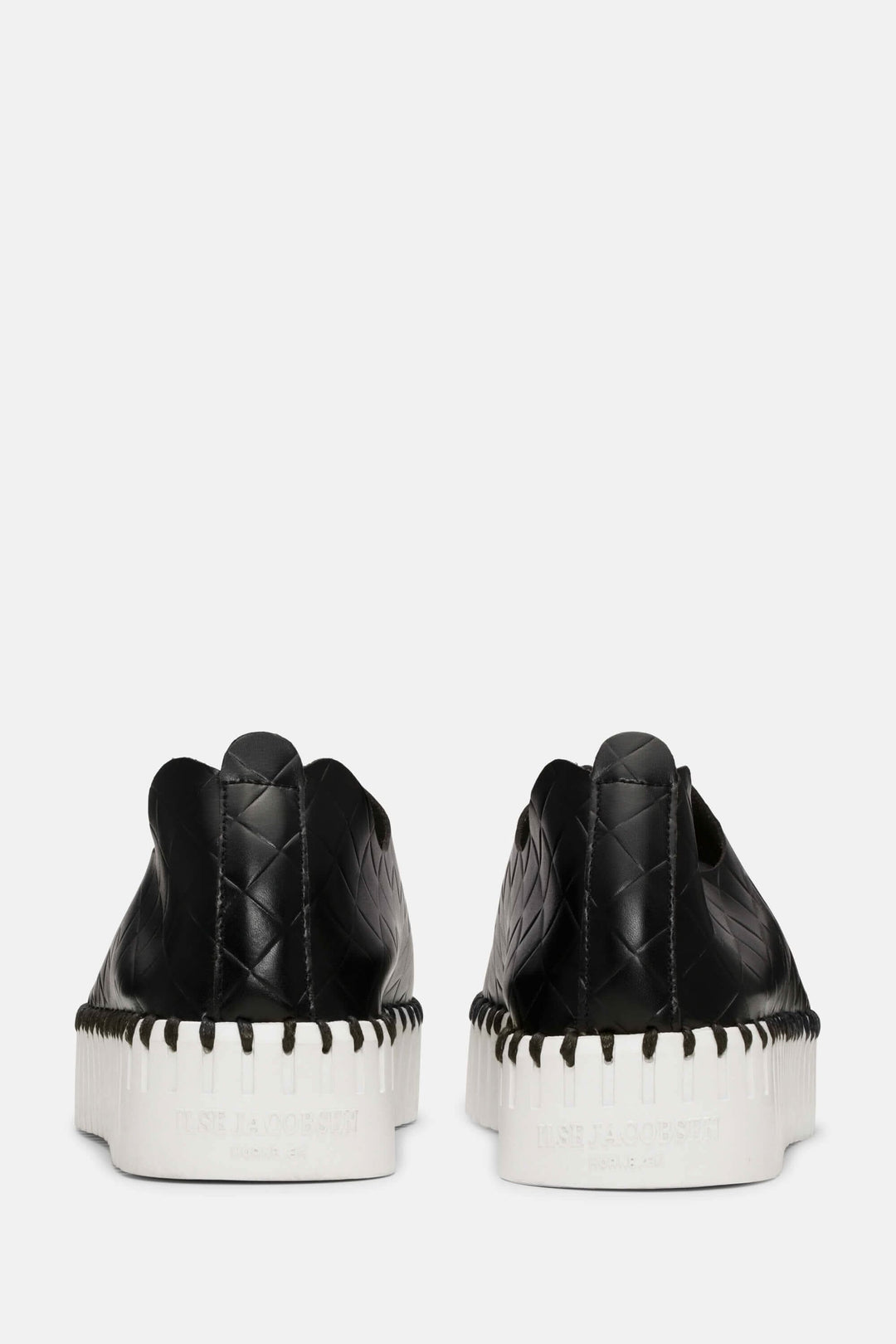 Vue arrière des mocassins Tulip3260PS en cuir verni noir avec semelle blanche, alliant confort et style.