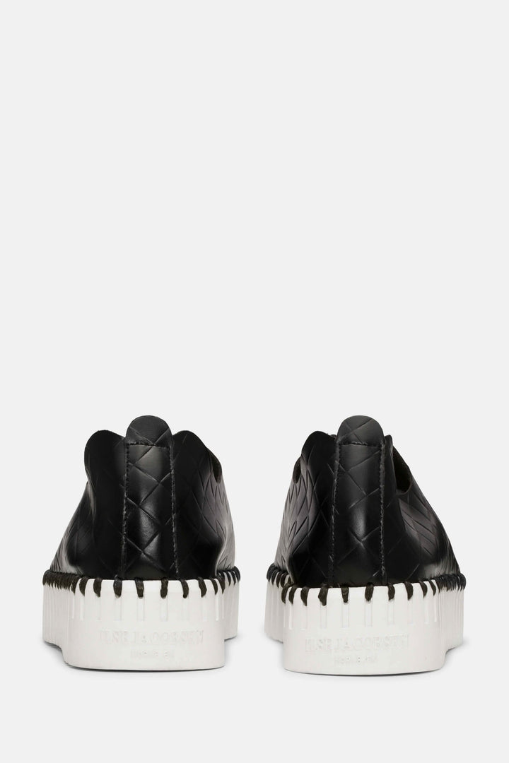 Vue arrière des mocassins Tulip3260PS en cuir verni noir avec semelle blanche, alliant confort et style.