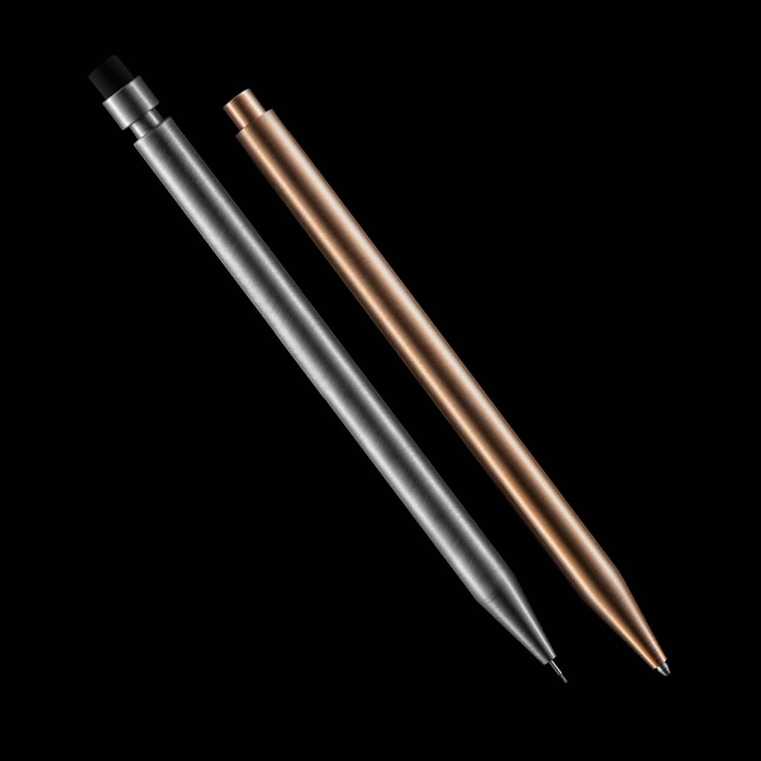 Crayons Modern Fuel en métal, sans plastique, avec design unique et finition impeccable sur fond noir.