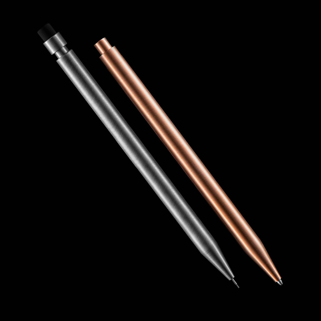 Crayons Modern Fuel en métal solide, finition argentée et cuivrée, design unique sans plastique.