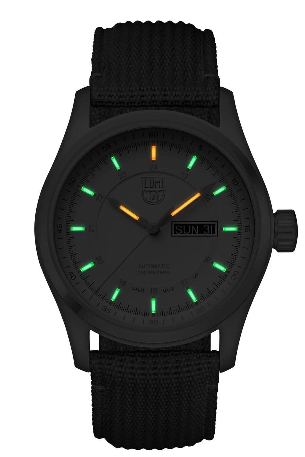 Montre Atacama Field Automatic 1907.NF, noire avec cadran lumineux et bracelet en nylon.