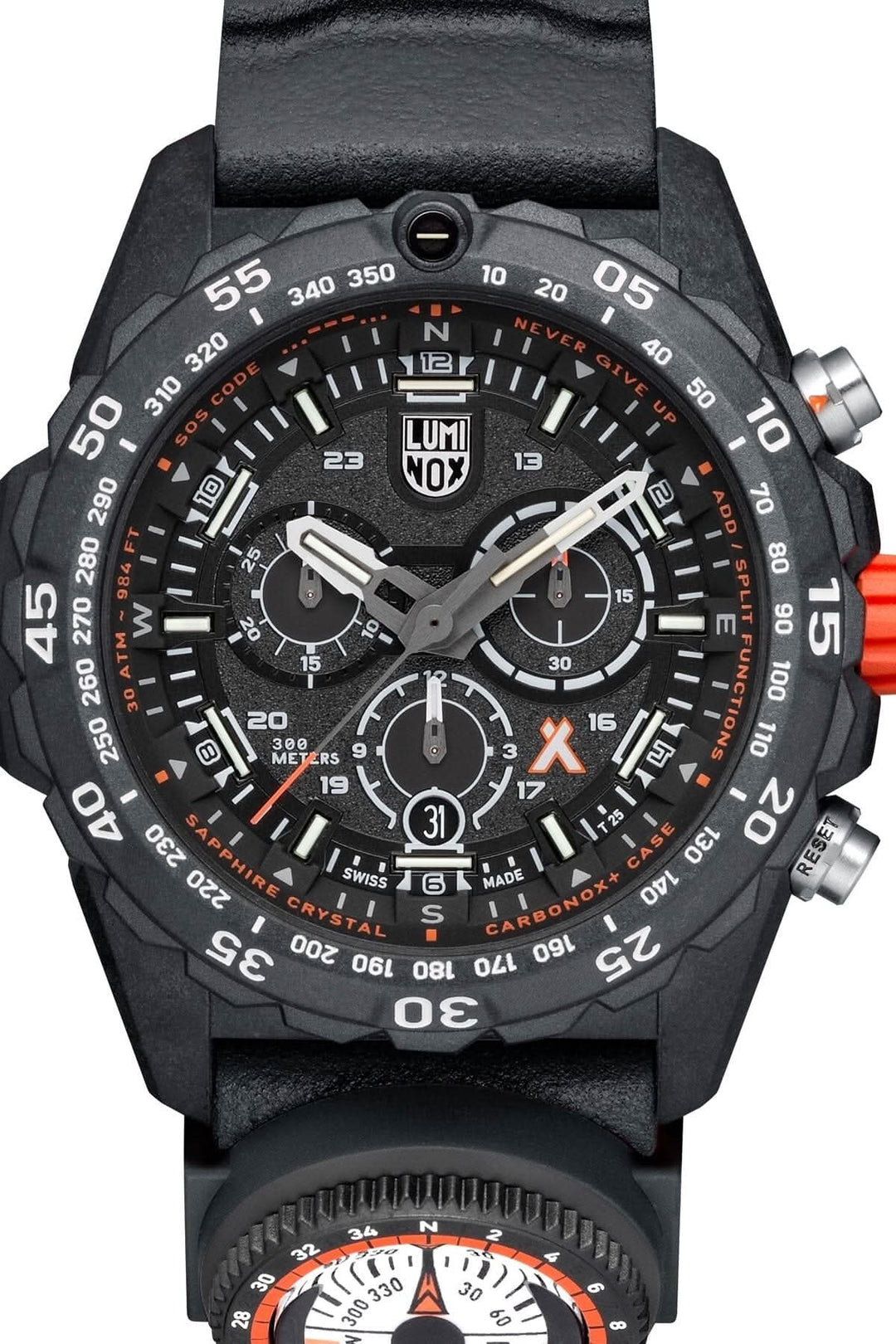 Montre Bear Grylls Master 3741 avec affichage 12/24h, logo Luminox et fenêtre de date, design robuste.
