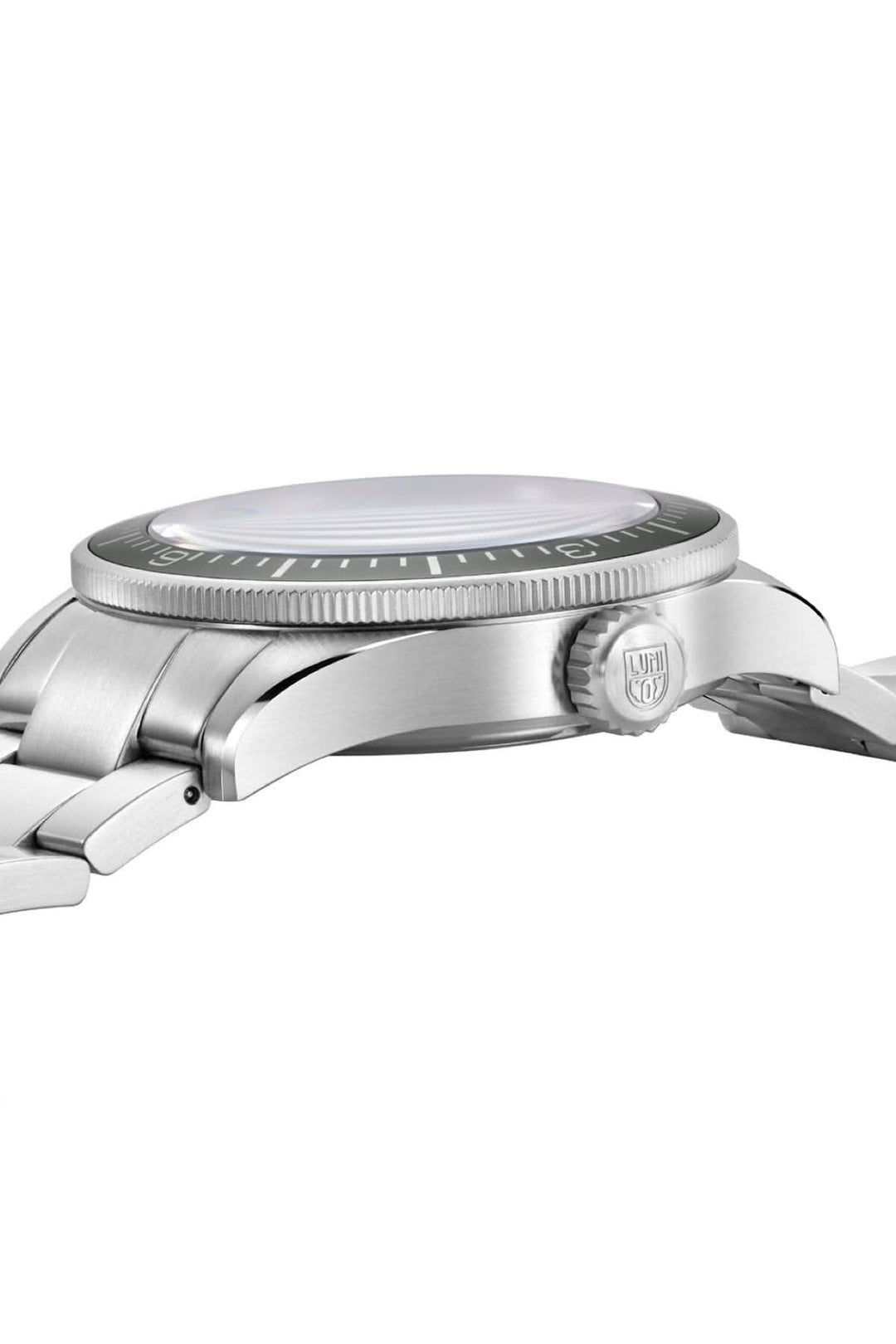 Montre Constellation 9601.M vue de côté, affichant son boîtier en acier et verre saphir, élégante et durable.