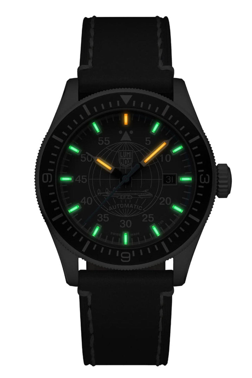 Montre automatique noire avec cadran lumineux et bracelet en cuir, résistante à l'eau, idéale pour toutes occasions.