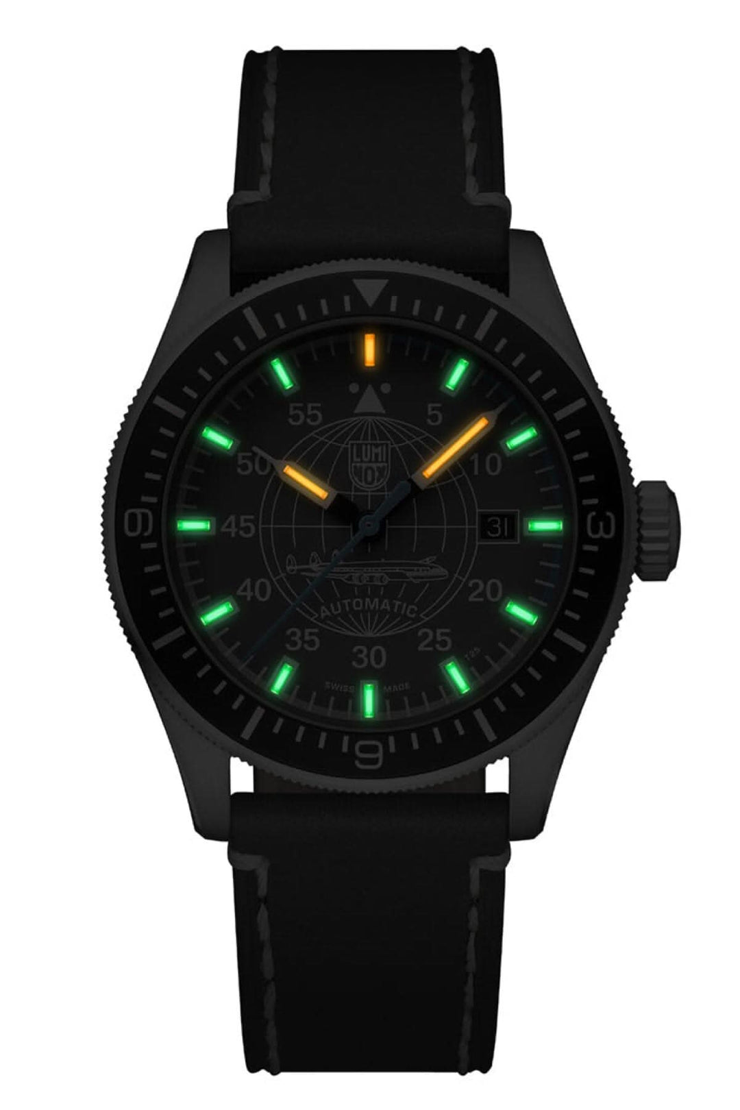 Montre automatique noire avec cadran lumineux et bracelet en cuir, résistante à l'eau, idéale pour toutes occasions.