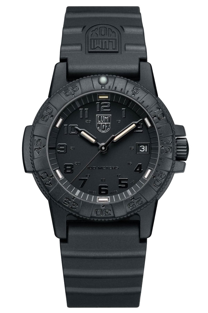 Montre Luminox Leatherback Sea Turtle 39mm, cadran noir, bracelet en silicone, étanchéité 100 mètres.