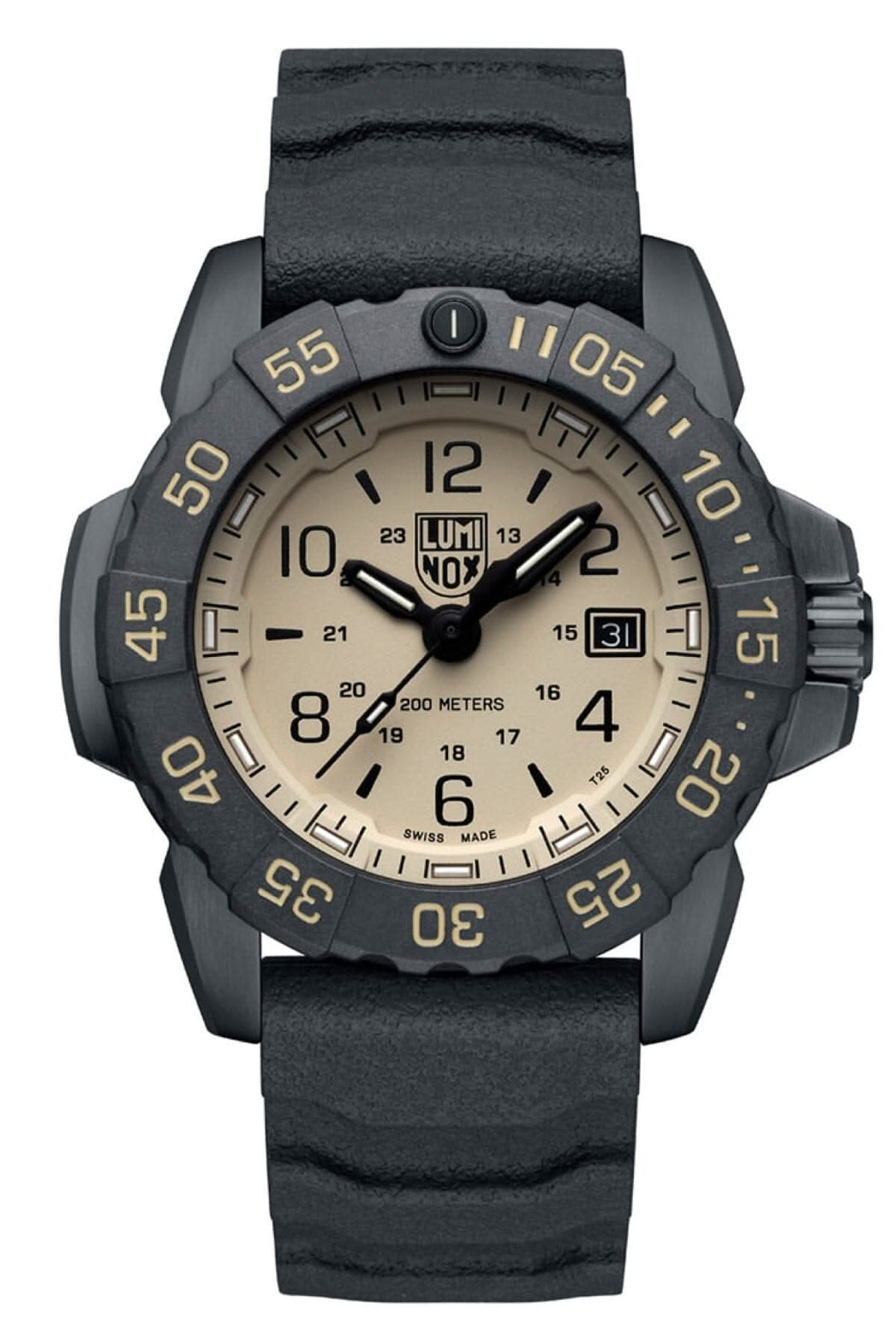 Montre Luminox Navy Seal avec cadran sable, boîtier en acier et bracelet en caoutchouc, étanche à 200 mètres.