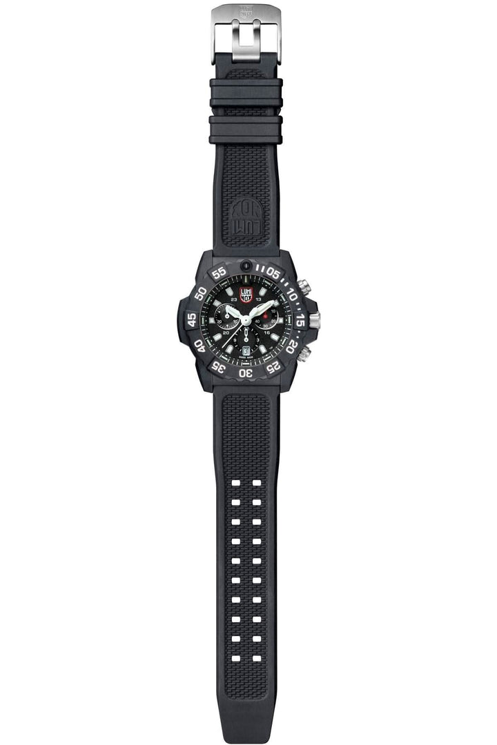 Montre chronographe Luminox Navy SEAL 3581 en noir, résistante à l'eau et avec mouvement à quartz suisse.