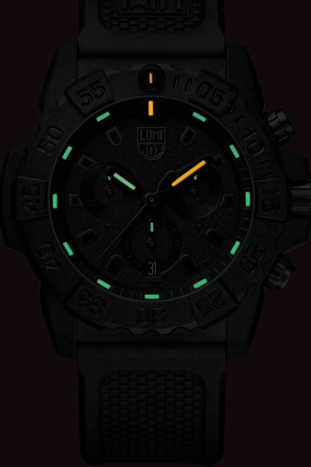 Montre chronographe Luminox Navy SEAL 3581.BO en noir avec détails luminescents et bracelet en PU.