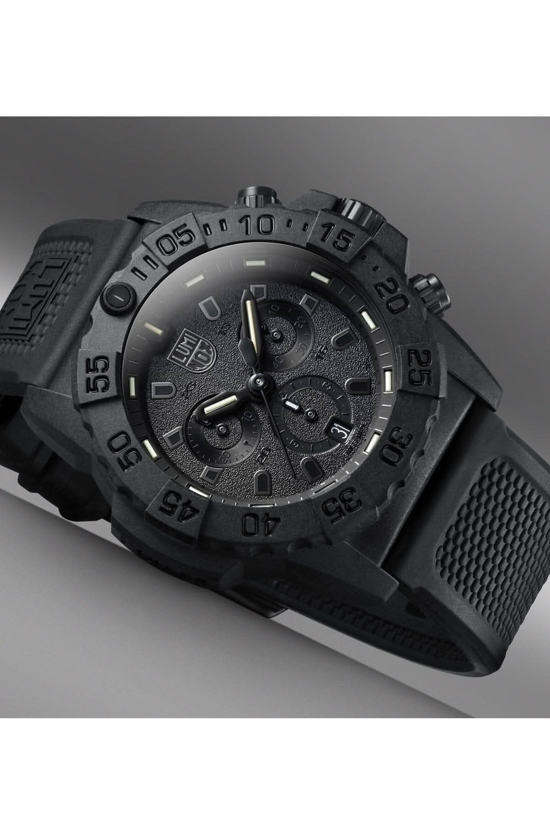Montre chronographe Luminox Navy SEAL 3581.BO en carbone noir et bracelet en PU.