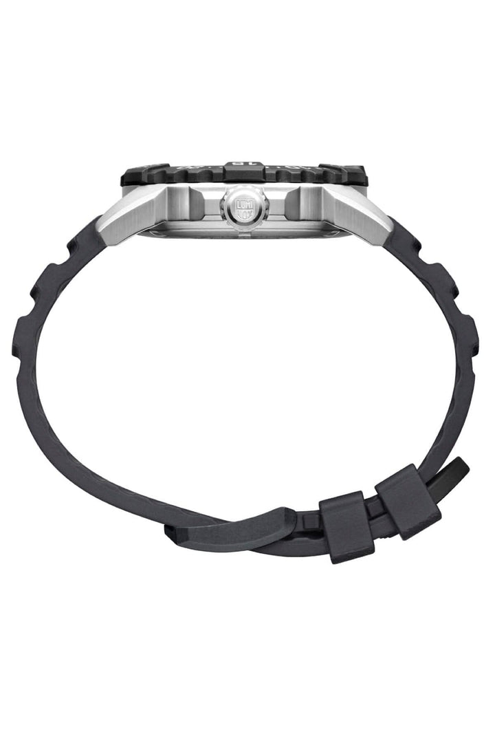 Vue latérale de la montre Navy Seal Steel 3251.CB avec boîtier en acier et bracelet en caoutchouc noir.