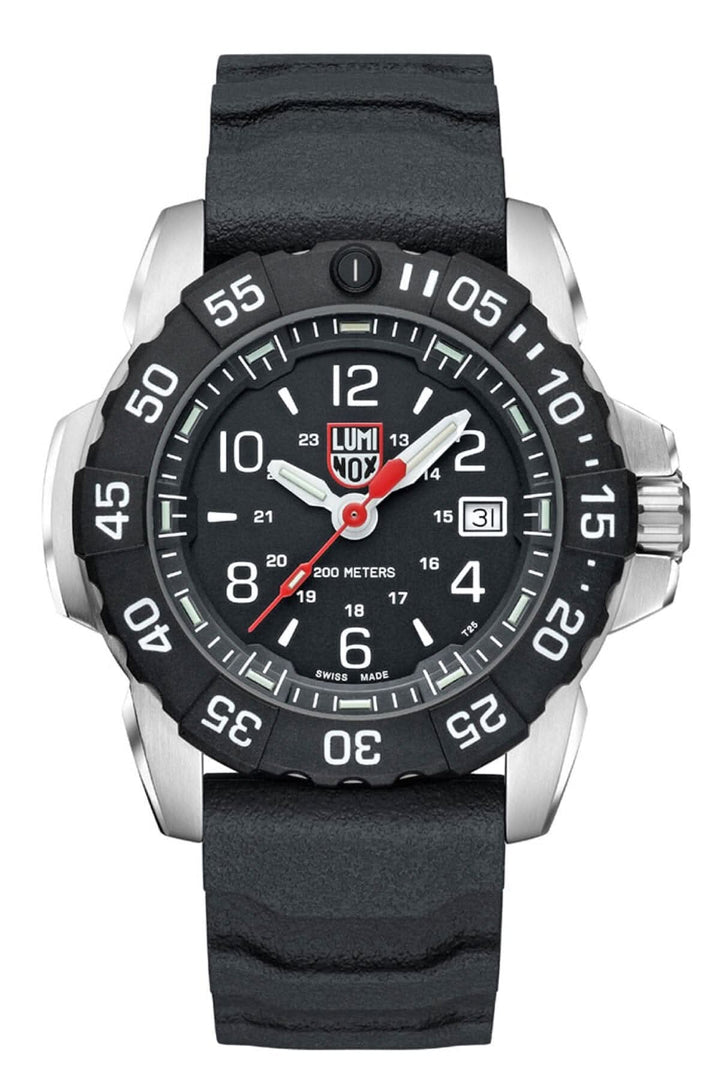 Montre Luminox Navy Seal Steel 3251.CB avec boîtier en acier et cadran noir, étanche jusqu'à 200 mètres.