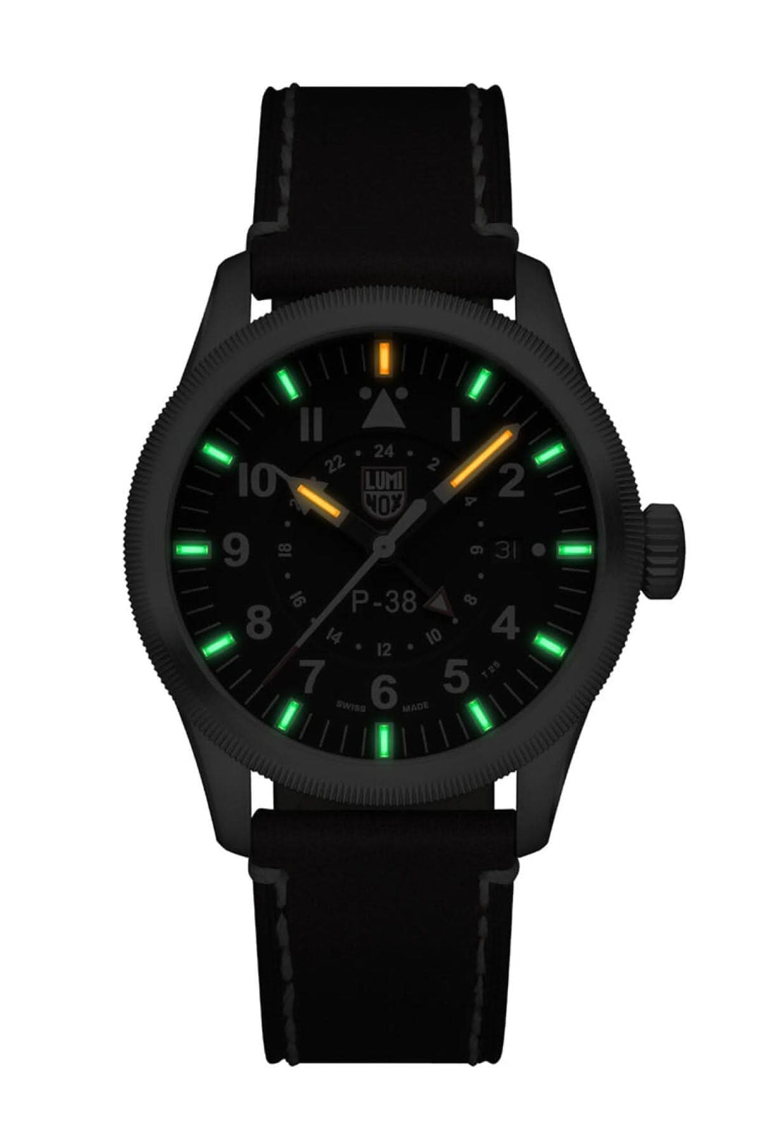 Montre P-38 Lightning® avec cadran noir, bracelet en cuir, résistance à l'eau de 100 mètres.