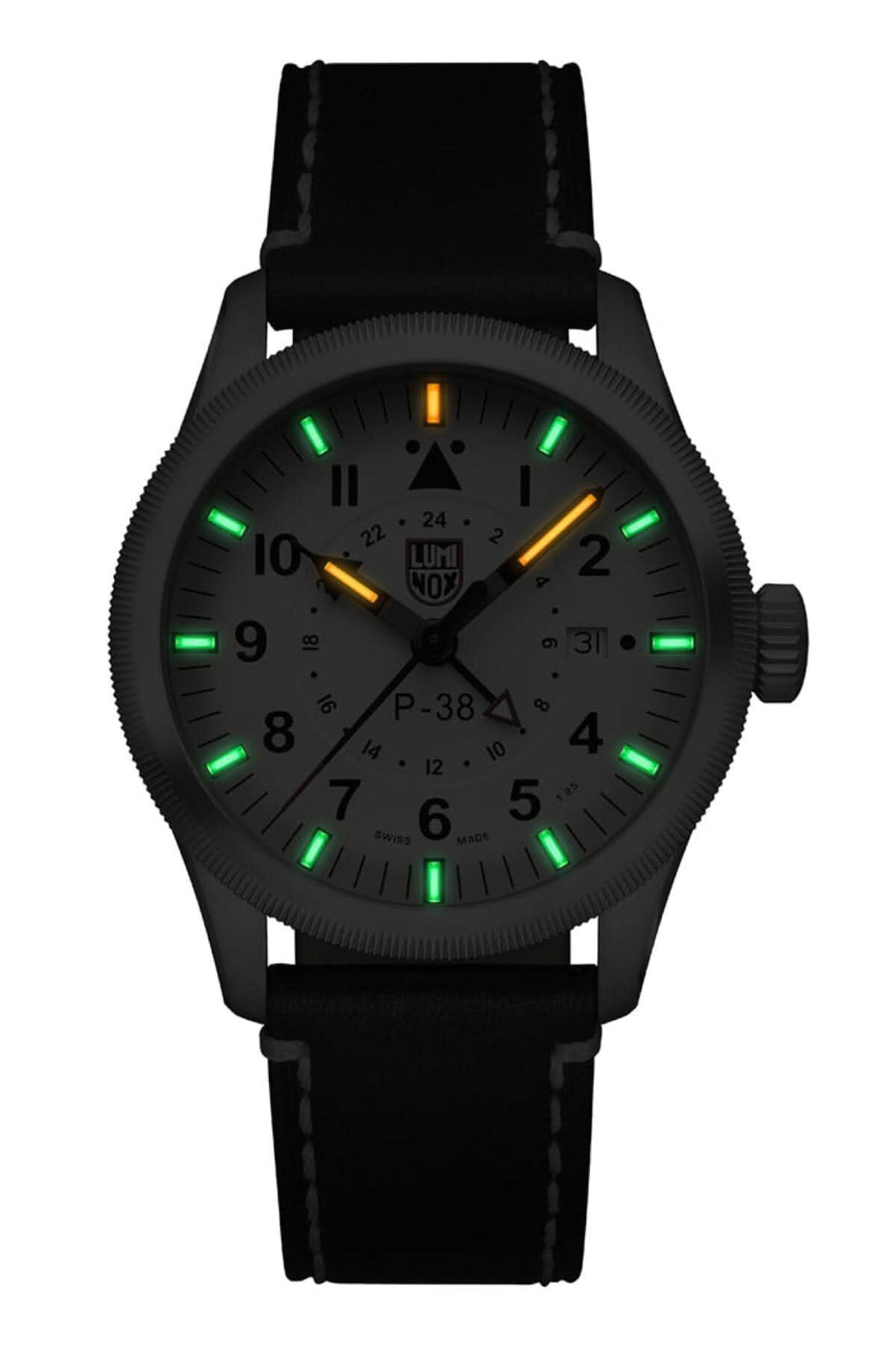 Montre P-38 Lightning avec cadran noir, bracelet en cuir, et aiguilles lumineuses pour voyages.