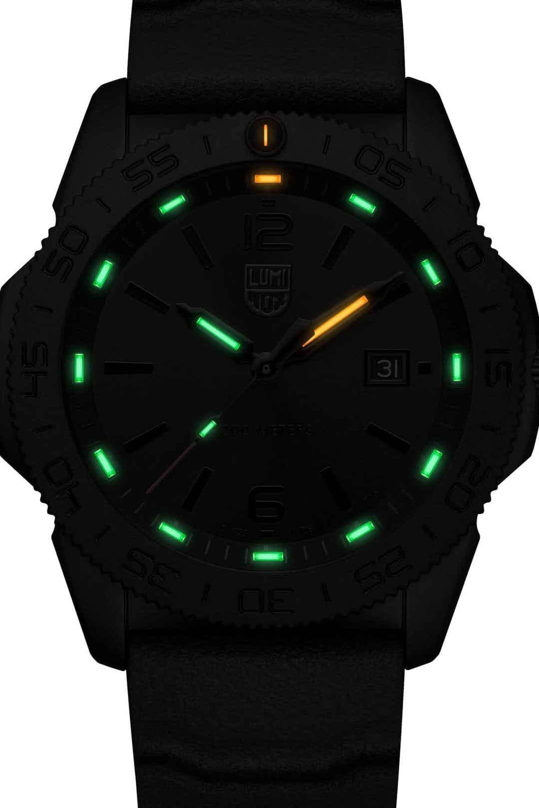 Montre Luminox Pacific Diver 3121.BO, boîtier noir, luminescence orange et verte, affichage daté.