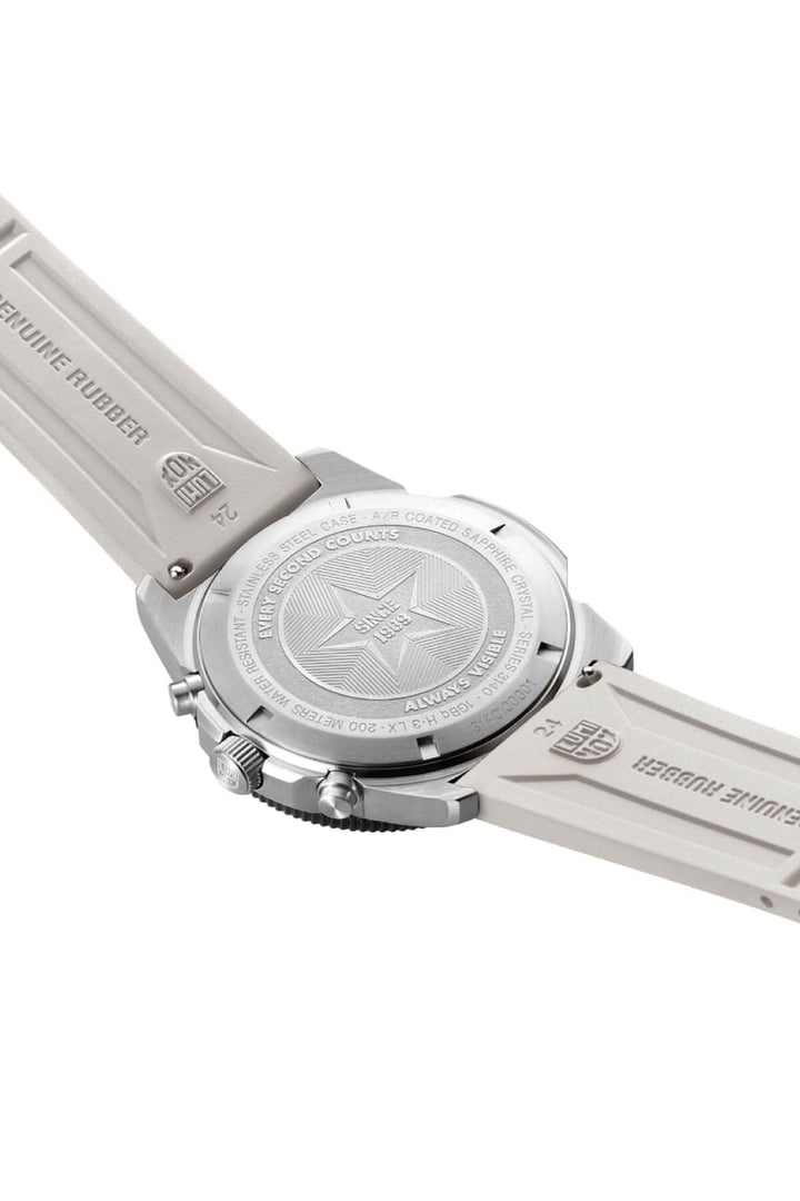 Montre Luminox Pacific Diver 3141 avec bracelet en caoutchouc et boîtier en acier inoxydable.