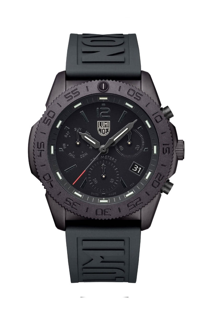 Montre Luminox Pacific Diver 3141.BO avec boîtier en acier et bracelet en caoutchouc noir, design moderne et fonctionnel.