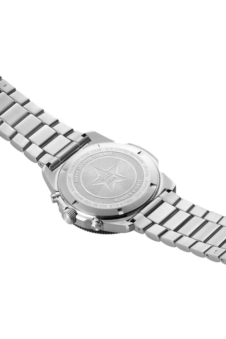Montre Pacific Diver 3142, arrière en acier inoxydable, bracelet durable, design moderne pour aventuriers.