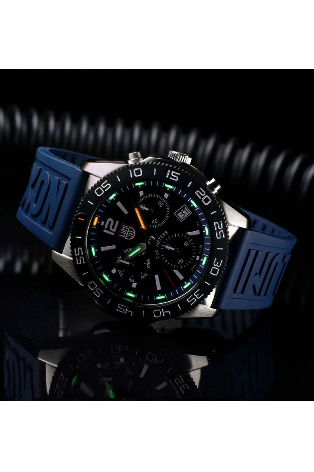 Montre Luminox Pacific Diver 3143 avec bracelet en caoutchouc et boîtier en acier inoxydable.