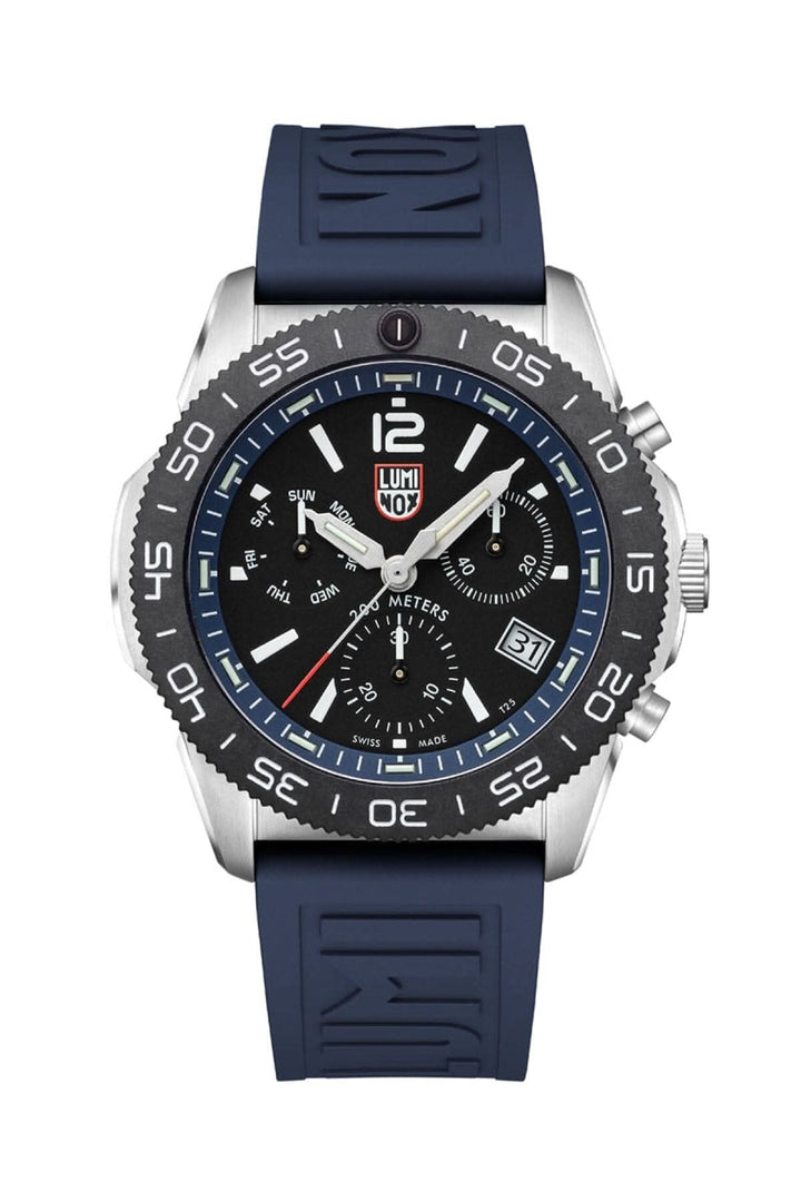 Montre Luminox Pacific Diver 3143 avec boîtier en acier et bracelet en caoutchouc bleu, design sportif et fonctionnel.
