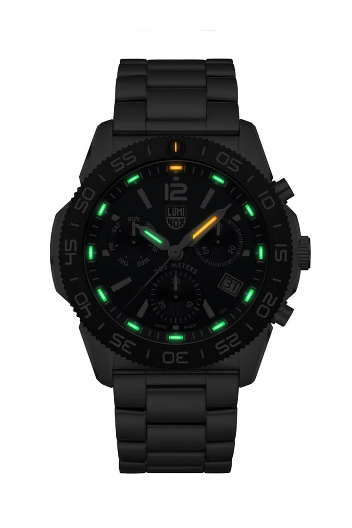 Montre Luminox Pacific Diver 3144 avec boîtier en acier inoxydable et lunette en CARBONOX™, bracelet en caoutchouc.