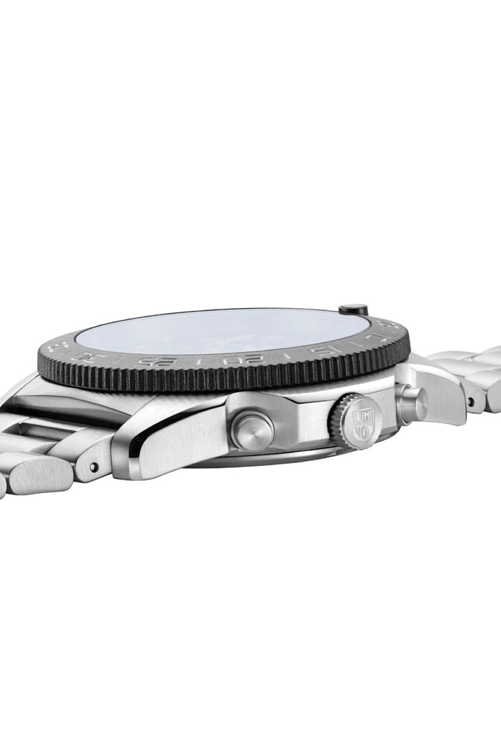 Vue latérale de la montre Montre Pacific Diver 3144 avec boîtier en acier inoxydable et lunette en CARBONOX™.