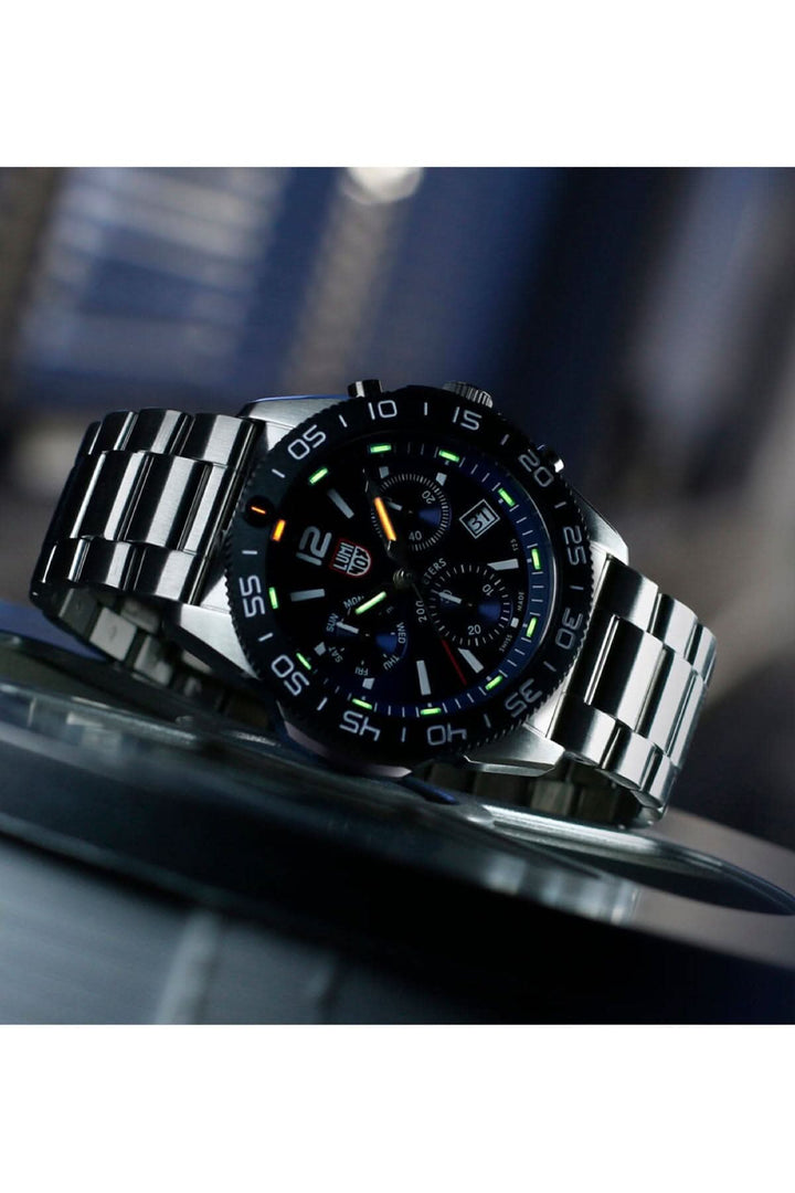 Montre Luminox Pacific Diver 3144 avec boîtier en acier et lunette CARBONOX™, bracelet en caoutchouc.