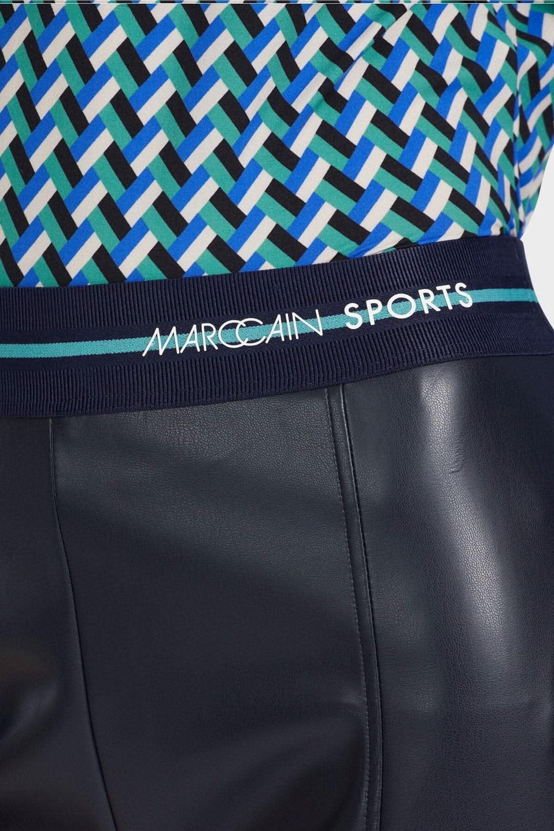 Ceinture elastiqée du pantalon en cuir SOFIA MARC CAIN SPORTS, détails de design et confort.