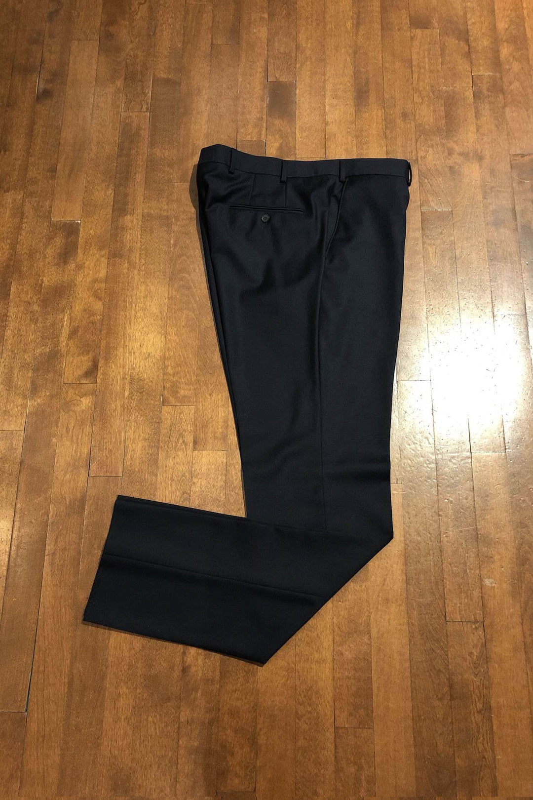 Pantalon en laine Samuelsohn habillé noir, 100 % laine, disponible au Canada, style élégant et intemporel.