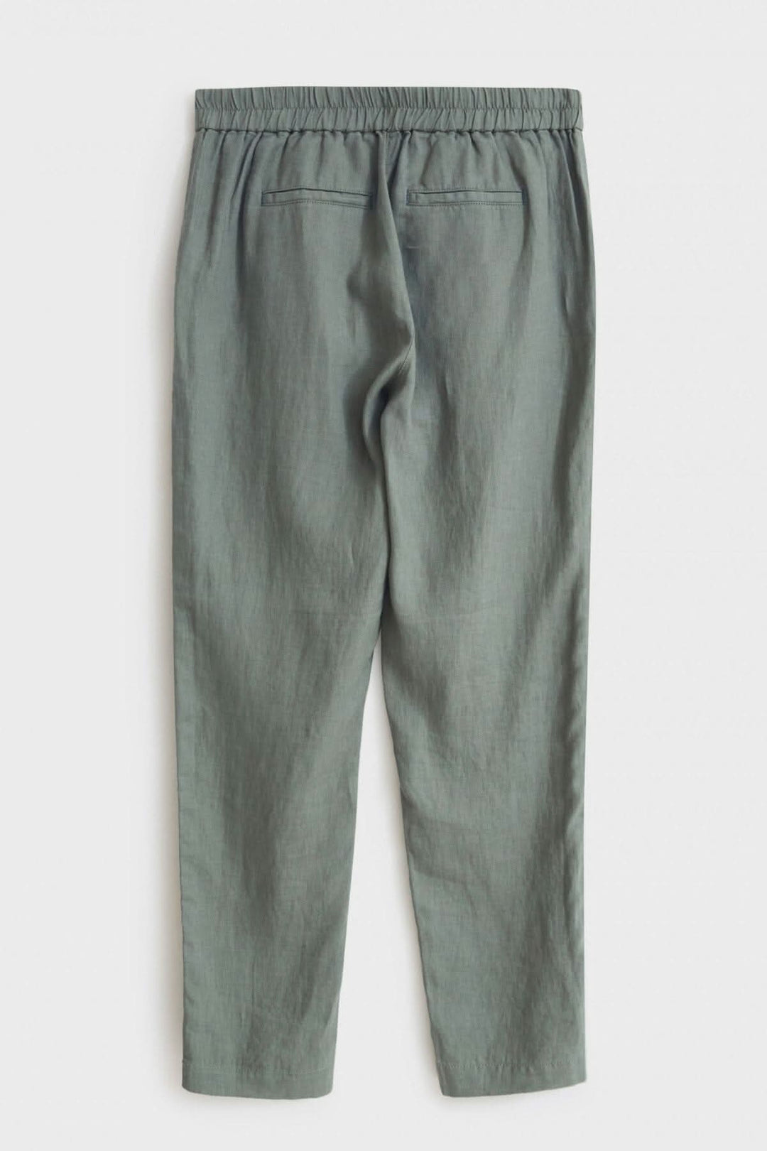 Pantalon Maddie en lin avec élastique au dos et poches latérales, couleur vert doux.