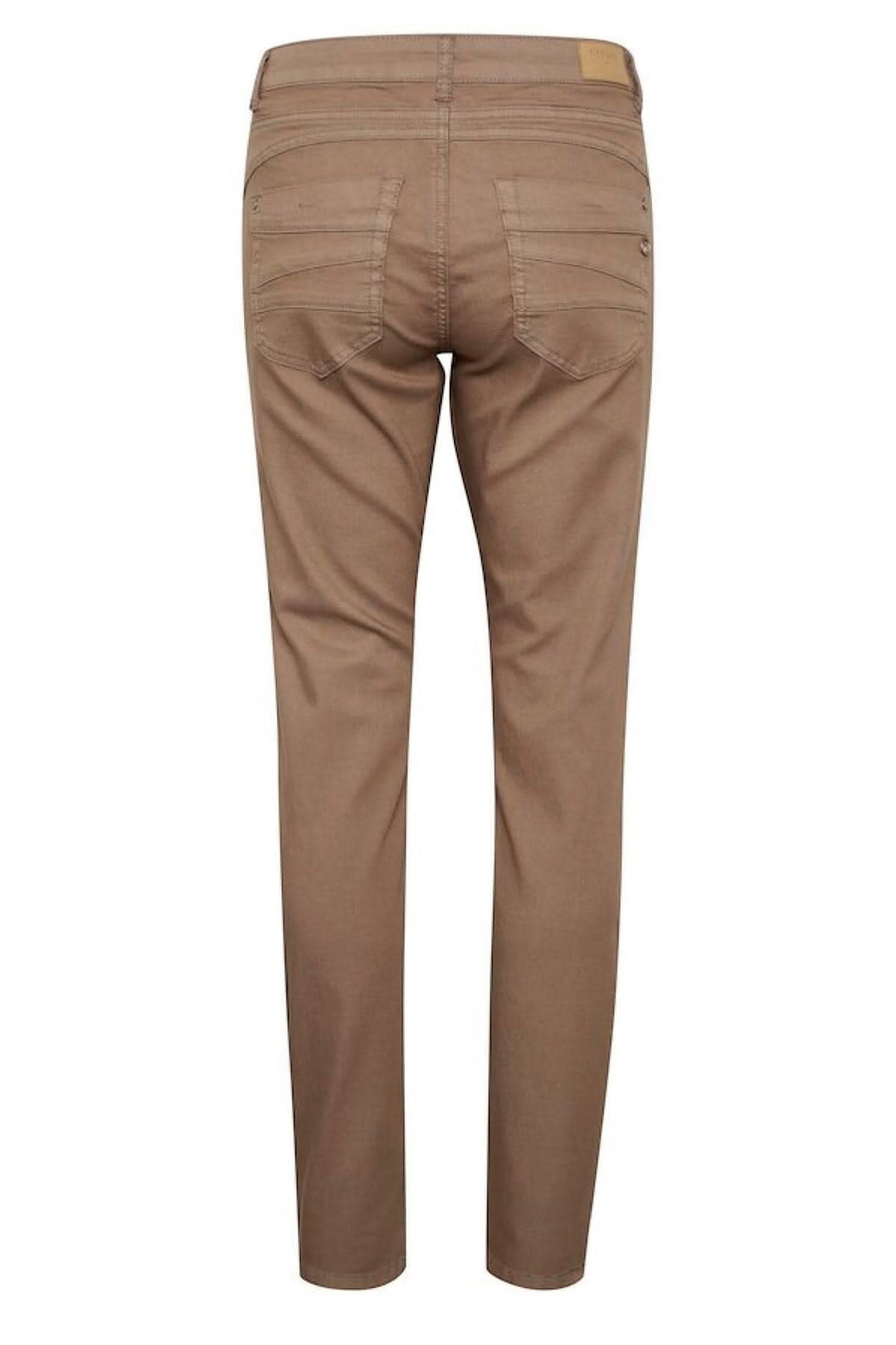 Pantalon style jean étroit beige vue arrière, coupe régulière, confortable et moderne à porter.