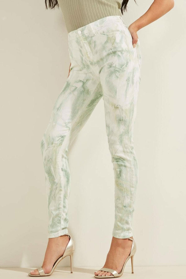 Pantalon taille haute marbré à motifs verts et blancs, coupe moulante, réalisé en denim unique, modèle à cinq poches.