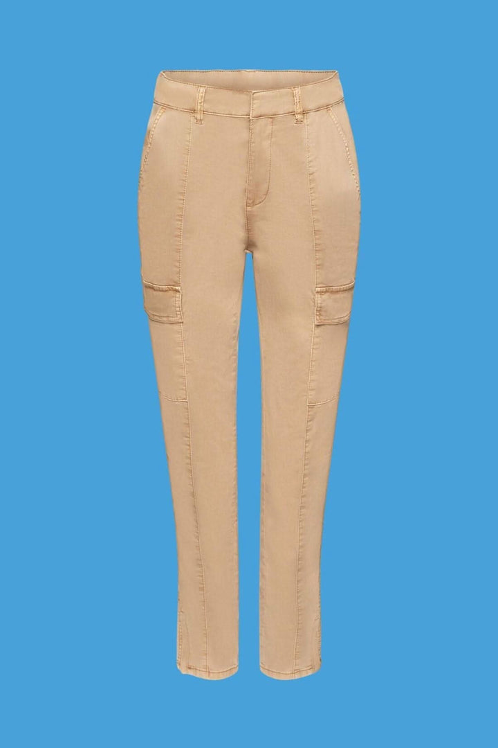 Pantalon cargo taille mi-haute en coton extensible, couleur beige, avec 4 poches et taille élastique.
