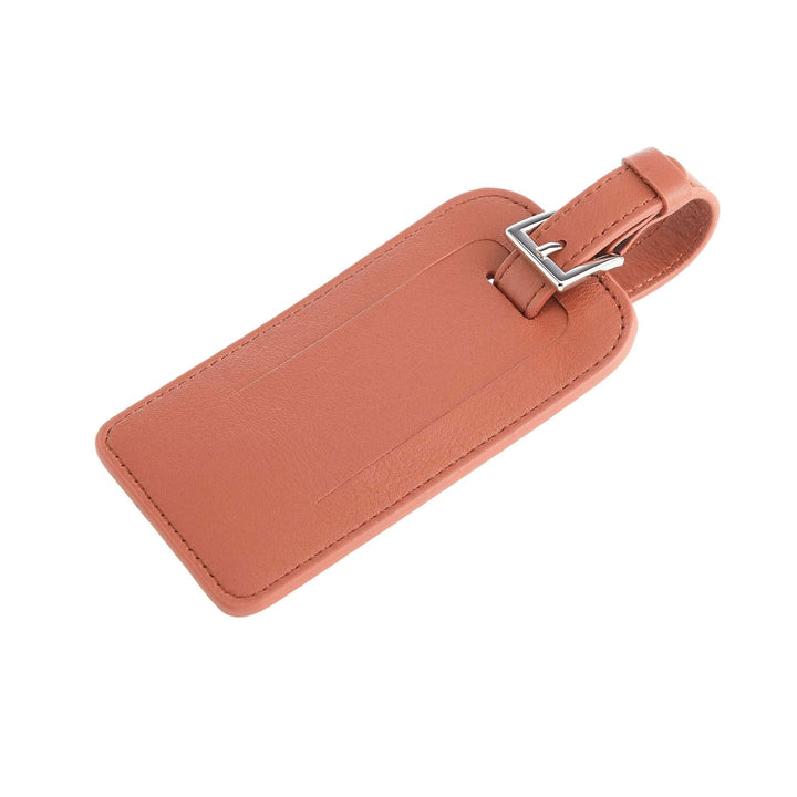 Étiquette à bagages en cuir américain orange avec boucle en métal, parfaite pour un style de voyage élégant.
