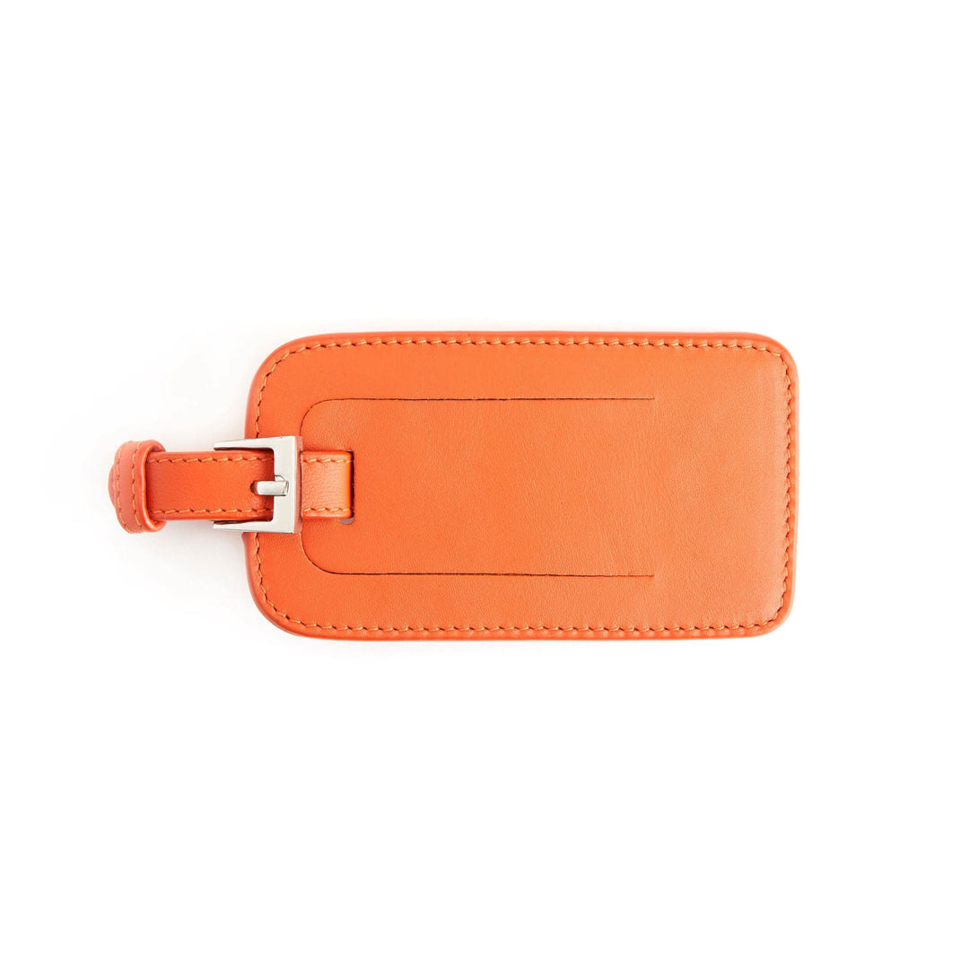 Étiquette à bagages en cuir américain orange avec boucle en métal et fente pour identification.