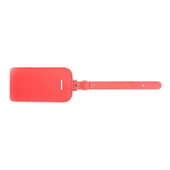 Étiquette à bagages en cuir rouge avec attache, assortie au coffret cadeau de voyage.