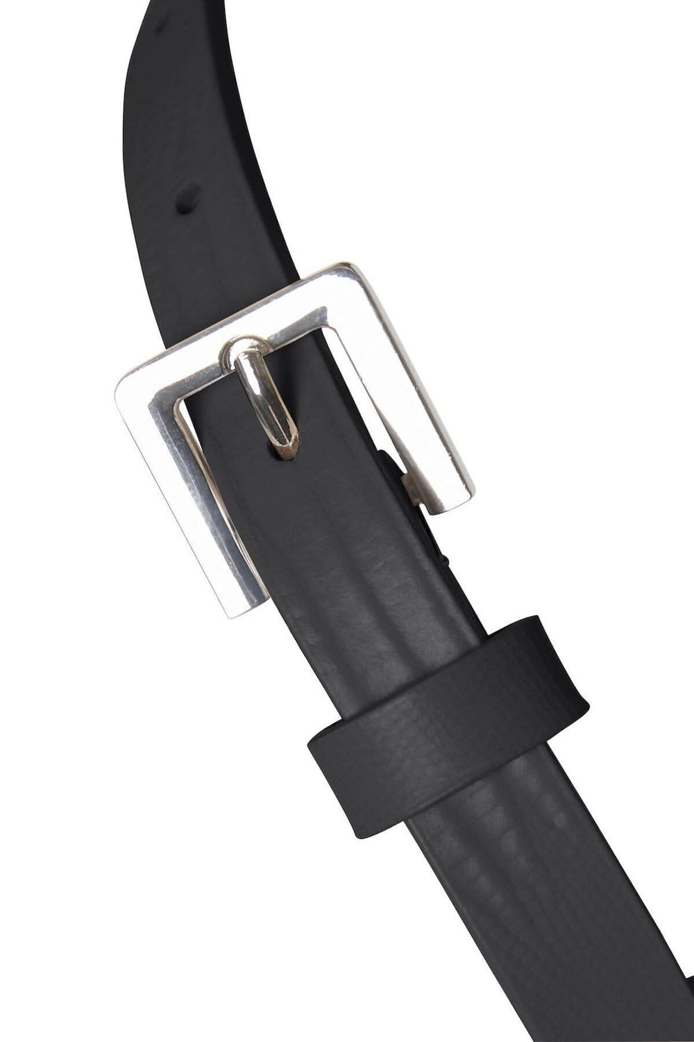 Petite ceinture noire InWear en cuir avec boucle rectangulaire en métal, texture serpent, modèle Rael.