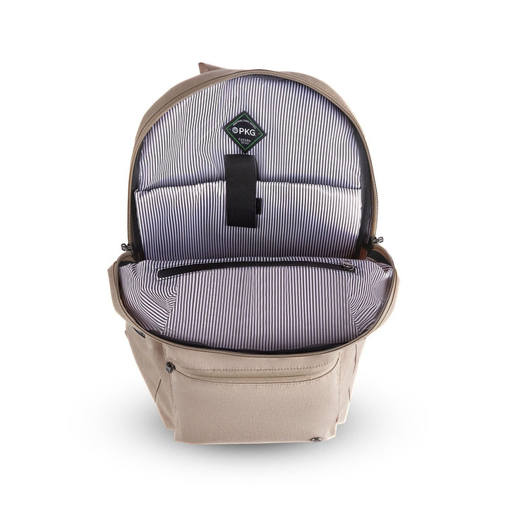 Vue intérieure du sac à dos Granville 22L avec un compartiment spacieux et une doublure à rayures.