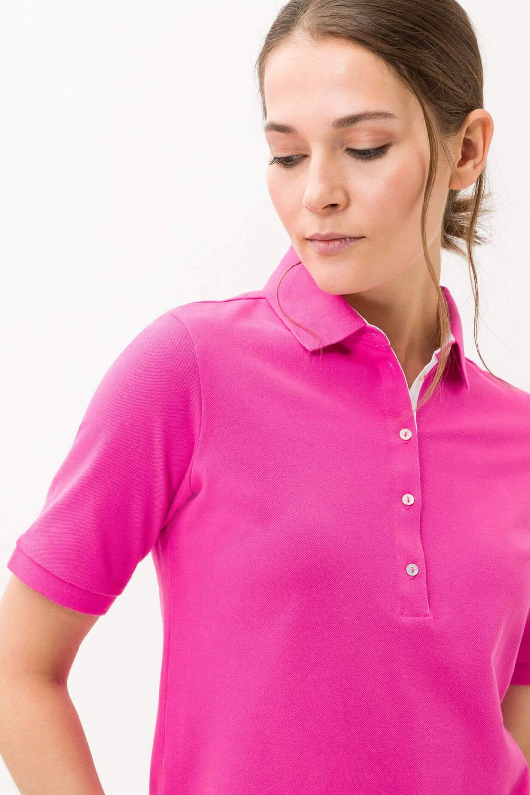 Polo Cleo rose pour femmes, en tissu piqué, offrant confort et respirabilité, idéal pour l'été.