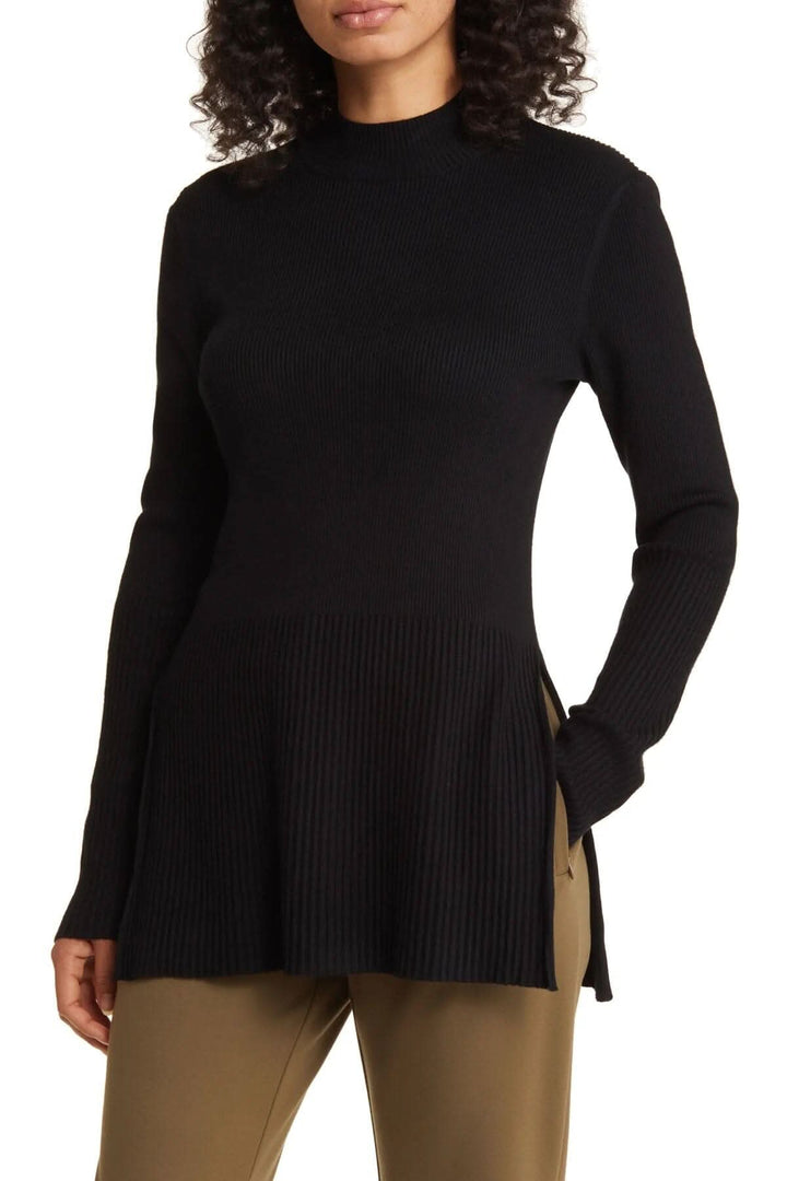 Pull tunique côtelé noir avec col roulé et détails en bord-côte, parfait pour un look décontracté et élégant.