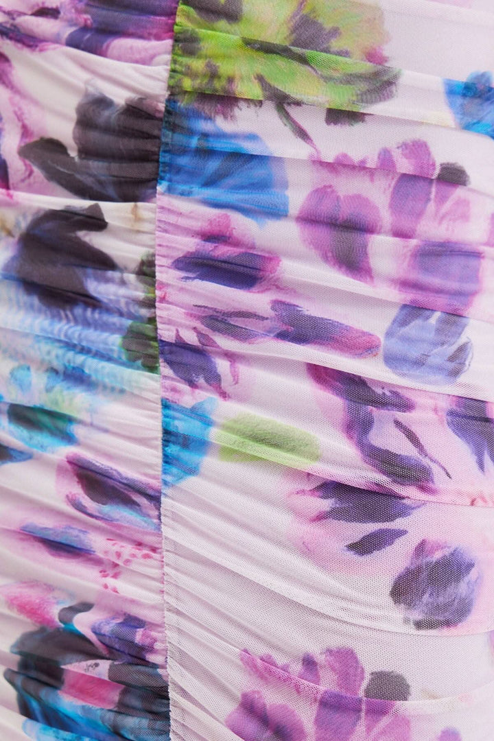 Robe courte M. Christian Lacroix avec imprimé floral aquarelle et fronces, idéale pour le printemps.