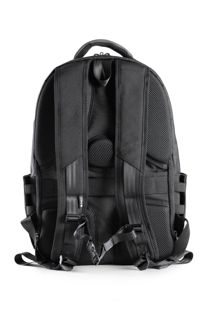 Sac à dos noir Durham Outpost 30L avec bretelles et tissu résistant, conçu pour la durabilité et l'organisation.