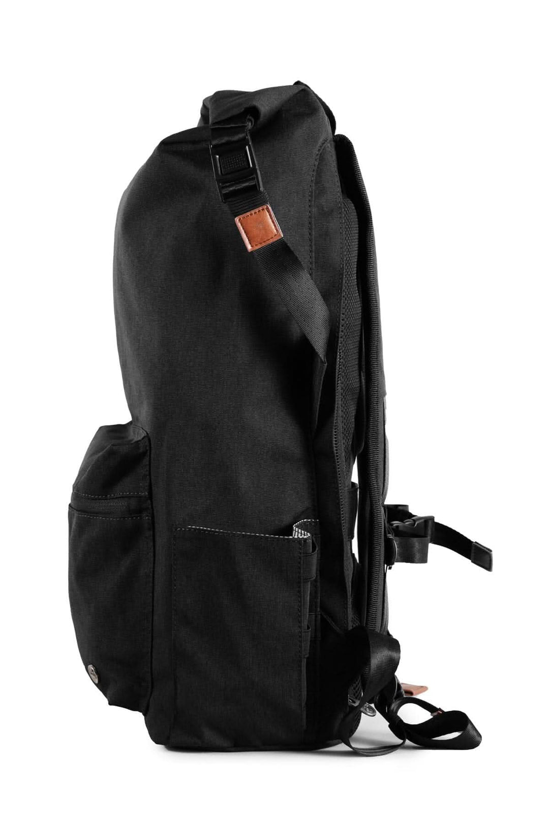 Sac à dos roll-top noir PKG Dawson 28L avec compartiments pratiques et design élégant.